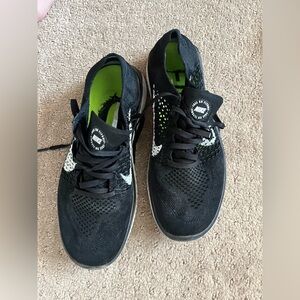 Black Nike flyknit